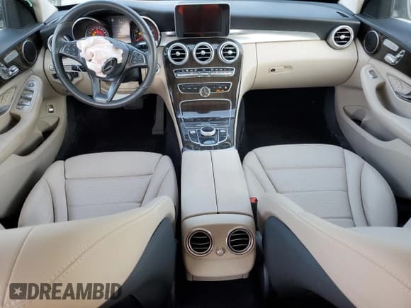 ✅ 2018 Mercedes-Benz C 300 • VIN: WDDWF4KB2JR327193 • Lot: 93684195. Wystawiony na Copart z przebiegiem 61 567 mil. Bezpłatny archiwum sprzedaży aukcyjnych z USA i szczegółowy raport historii pojazdu na DreamBid. Zdjęcie 8.