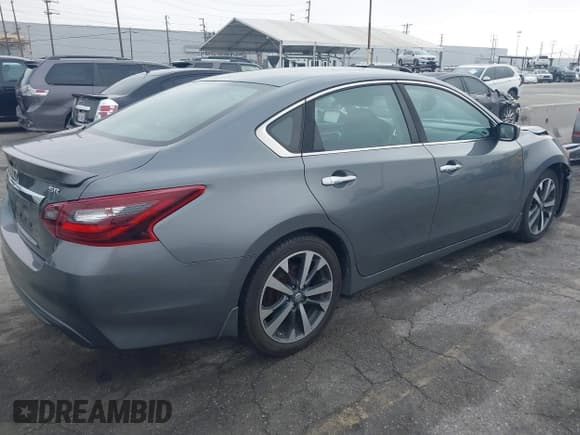 ✅ 2017 Nissan Altima SL • VIN: 1N4AL3AP2HC498095 • Lot: 42453384. Listed on IAAI with 138,736 mi. Free auction sales archive from the USA and detailed vehicle history report at DreamBid. Image 4.