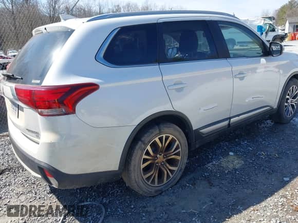 2017 Mitsubishi Outlander SE с VIN JA4AZ3A33HZ038747, выставлен на аукционе IAAI как лот 41770259 с пробегом 105 704 миль миль и . История ставок и продаж доступна на DreamBid. Изображение 4.