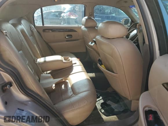 ✅ 1998 Lincoln Town Car Signature • VIN: 1LNFM82W7WY614094 • Lot: 59792735. Listed on Copart with 183,045 mi. Free auction sales archive from the USA and detailed vehicle history report at DreamBid. Image 10.