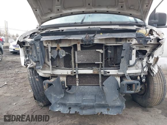 ✅ 2013 Ford Econoline Passenger XL • VIN: 1FBSS3BL0DDA90801 • Lot: 41599448. Wystawiony na IAAI z przebiegiem 234 881 mil. Bezpłatny archiwum sprzedaży aukcyjnych z USA i szczegółowy raport historii pojazdu na DreamBid. Zdjęcie 6.