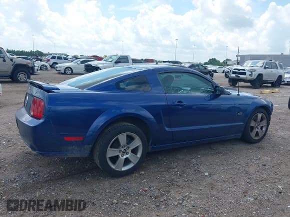 ✅ 2007 Ford Mustang GT Deluxe • VIN: 1ZVHT82H475204791 • Lot: 42728878. Listed on IAAI with 109,428 mi. Free auction sales archive from the USA and detailed vehicle history report at DreamBid. Image 14.