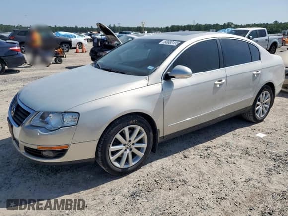 ✅ 2010 Volkswagen Passat Komfort • VIN: WVWJM7AN8AE106812 • Lot: 66883135. Listed on Copart with 127,704 mi. Free auction sales archive from the USA and detailed vehicle history report at DreamBid. Image 1.
