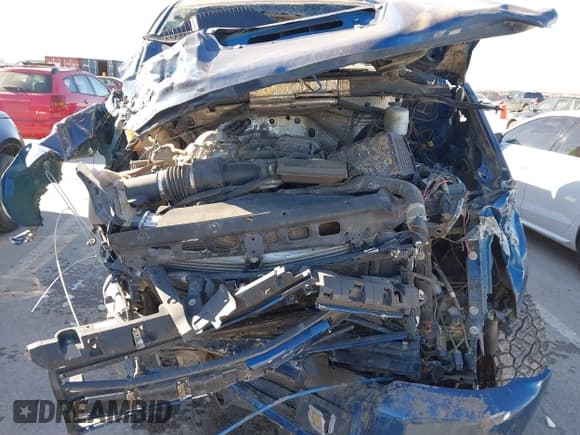 ✅ 2017 Chevrolet Silverado 2500HD Work Truck • VIN: 1GC1KUEY1HF191604 • Lot: 41229847. Wystawiony na IAAI z przebiegiem 90 103 mil. Bezpłatny archiwum sprzedaży aukcyjnych z USA i szczegółowy raport historii pojazdu na DreamBid. Zdjęcie 6.