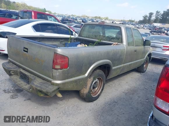 ✅ 2001 Chevrolet S-10 • VIN: 1GCCS195818236345 • Лот: 41965528. Опубликован ранее на IAAI с пробегом 75 816 миль. Бесплатный доступ к архиву аукционных продаж из США и подробный отчёт об истории автомобиля на DreamBid. Изображение 4.