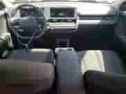 2022 Hyundai Ioniq 5 SE z VIN KM8KMDAF5NU119925, wystawiony jako Copart lot #60657343 z przebiegiem 13 365 mil mil oraz . Historia ofert i sprzedaży dostępna na DreamBid. Obrazek 8.