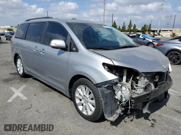 ✅ 2013 Toyota Sienna XLE AAS • VIN: 5TDYK3DC6DS371279 • Lot: 80127505. Wystawiony na Copart z przebiegiem 137 003 mil. Bezpłatny archiwum sprzedaży aukcyjnych z USA i szczegółowy raport historii pojazdu na DreamBid. Zdjęcie 4.