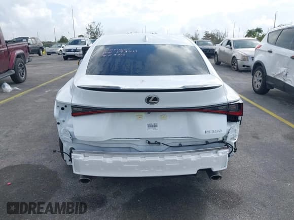 ✅ 2024 Lexus IS 350 F Sport • VIN: JTHBZ1B23R5080900 • Лот: 41435528. Опубликован ранее на IAAI с пробегом 4 239 миль. Бесплатный доступ к архиву аукционных продаж из США и подробный отчёт об истории автомобиля на DreamBid. Изображение 17.