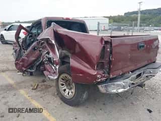 2002 Chevrolet Silverado 1500 z VIN 1GCEC14V62Z128248, wystawiony jako IAAI lot #43125043 z przebiegiem 200 798 mil mil oraz . Historia ofert i sprzedaży dostępna na DreamBid. Obrazek 3.