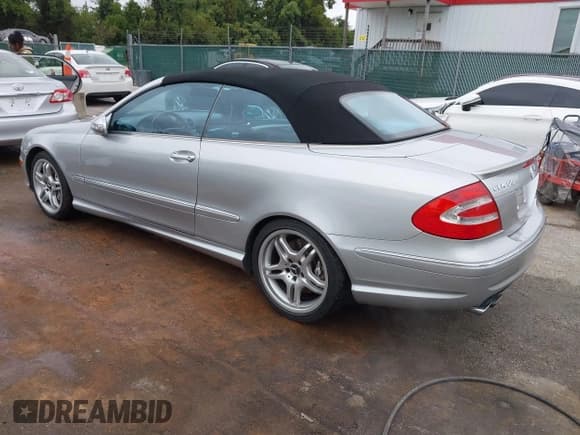 ✅ 2005 Mercedes-Benz CLK 55 AMG • VIN: WDBTK76G85T039072 • Lot: 43235467. Listed on IAAI with 67,630 mi. Free auction sales archive from the USA and detailed vehicle history report at DreamBid. Image 3.