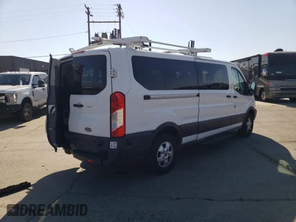 ✅ 2018 Ford Transit Passenger XL • VIN: 1FBZX2YG9JKA72955 • Lot: 59350194. Listed on Copart with 151,401 mi. Free auction sales archive from the USA and detailed vehicle history report at DreamBid. Image 3.