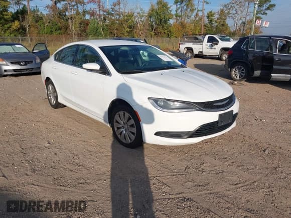 ✅ 2016 Chrysler 200 LX • VIN: 1C3CCCFB4GN121369 • Лот: 43778993. Опубликован ранее на IAAI с пробегом 142 567 миль. Бесплатный доступ к архиву аукционных продаж из США и подробный отчёт об истории автомобиля на DreamBid. Изображение 1.