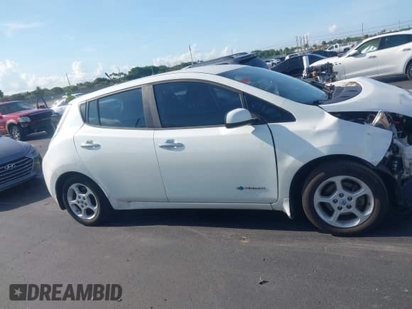 ✅ 2013 Nissan LEAF SL • VIN: 1N4AZ0CP6DC407219 • Lot: 42559788. Wystawiony na IAAI z przebiegiem 88 196 mil. Bezpłatny archiwum sprzedaży aukcyjnych z USA i szczegółowy raport historii pojazdu na DreamBid. Zdjęcie 14.