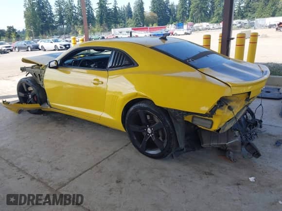 2010 Chevrolet Camaro 2SS z VIN 2G1FK1EJ5A9108819, wystawiony jako IAAI lot #43111522 z przebiegiem 174 324 mil mil oraz . Historia ofert i sprzedaży dostępna na DreamBid. Obrazek 3.