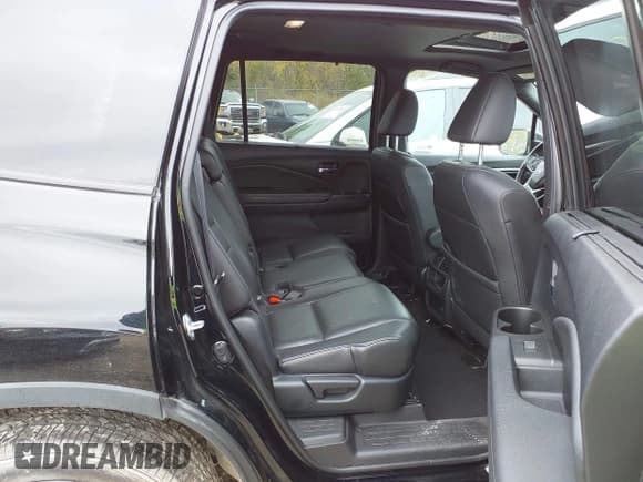 ✅ 2021 Honda Passport EX-L • VIN: 5FNYF8H53MB016748 • Lot: 43451612. Listed on IAAI with 84,196 mi. Free auction sales archive from the USA and detailed vehicle history report at DreamBid. Image 8.