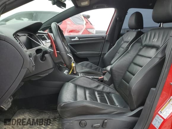 ✅ 2018 Volkswagen Golf R • VIN: WVWVF7AU0JW067324 • Lot: 45723225. Wystawiony na Copart z przebiegiem 96 309 mil. Bezpłatny archiwum sprzedaży aukcyjnych z USA i szczegółowy raport historii pojazdu na DreamBid. Zdjęcie 7.