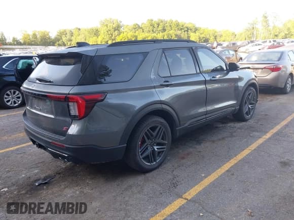 ✅ 2025 Ford Explorer ST • VIN: 1FMWK8GCXSGA64927 • Lot: 43039939. Listed on IAAI with 15,683 mi. Free auction sales archive from the USA and detailed vehicle history report at DreamBid. Image 4.