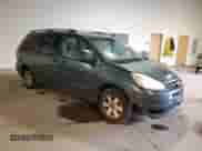 2005 Toyota Sienna LE z VIN 5TDZA23C45S348443, wystawiony jako Copart lot #90807535 z przebiegiem 200 755 mil mil oraz Szkoda całkowita • Salvage title. Historia ofert i sprzedaży dostępna na DreamBid. Obrazek 4.