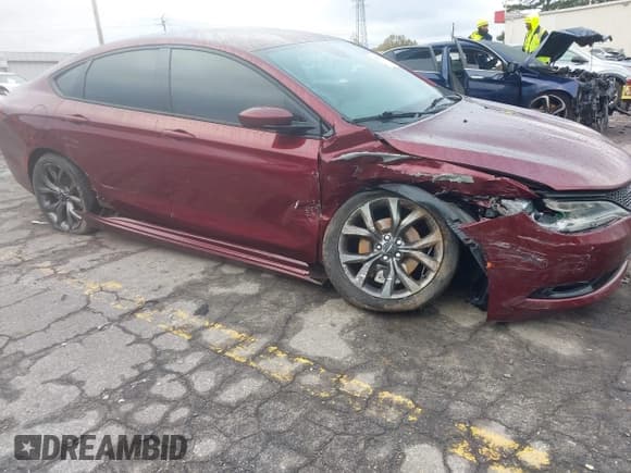 ✅ 2015 Chrysler 200 S • VIN: 1C3CCCBB7FN566810 • Lot: 43576096. Listed on IAAI with 198,000 mi. Free auction sales archive from the USA and detailed vehicle history report at DreamBid. Image 6.