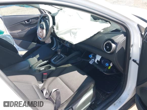 ✅ 2023 Hyundai Kona SEL • VIN: KM8K6CAB2PU022203 • Лот: 43094024. Опубликован ранее на IAAI с пробегом 5 818 миль. Бесплатный доступ к архиву аукционных продаж из США и подробный отчёт об истории автомобиля на DreamBid. Изображение 5.