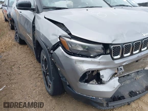 ✅ 2023 Jeep Compass Limited • VIN: 3C4NJDCN9PT533236 • Lot: 42438705. Wystawiony na IAAI z przebiegiem 25 022 mil. Bezpłatny archiwum sprzedaży aukcyjnych z USA i szczegółowy raport historii pojazdu na DreamBid. Zdjęcie 17.