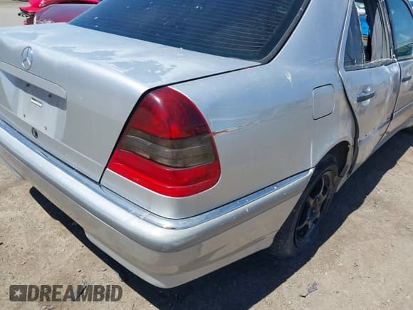 ✅ 1999 Mercedes-Benz C 230/260/280/320 • VIN: WDBHA29G2XA704389 • Lot: 42899909. Listed on IAAI with 225,873 mi. Free auction sales archive from the USA and detailed vehicle history report at DreamBid. Image 16.