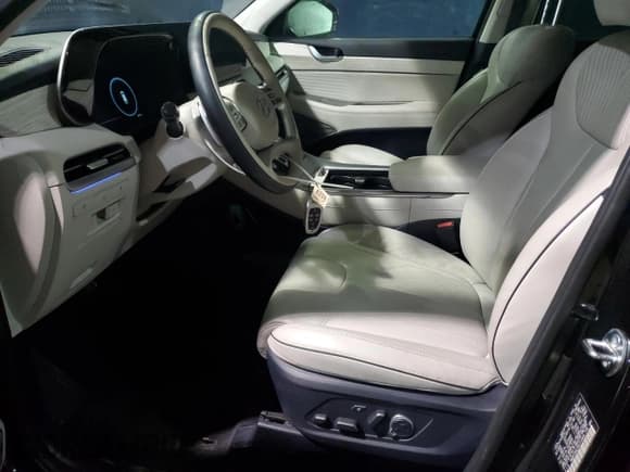 ✅ 2024 Hyundai Palisade Calligraphy • VIN: KM8R7DGE2RU710806 • Lot: 41492105. Wystawiony na Copart z przebiegiem 32 717 mil. Bezpłatny archiwum sprzedaży aukcyjnych z USA i szczegółowy raport historii pojazdu na DreamBid. Zdjęcie 7.