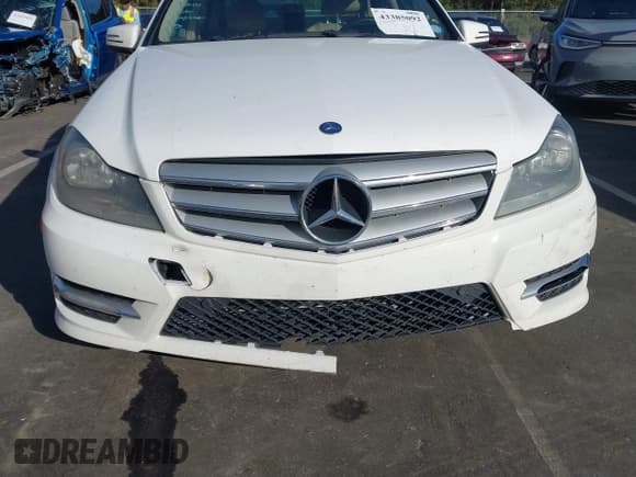 ✅ 2013 Mercedes-Benz C 300 Sport • VIN: WDDGF8AB2DR243862 • Lot: 43385092. Listed on IAAI with 181,909 mi. Free auction sales archive from the USA and detailed vehicle history report at DreamBid. Image 6.