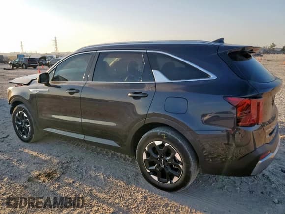 ✅ 2025 Kia Sorento S • VIN: 5XYRL4JC7SG336157 • Lot: 67906935. Wystawiony na Copart z przebiegiem 9 311 mil. Bezpłatny archiwum sprzedaży aukcyjnych z USA i szczegółowy raport historii pojazdu na DreamBid. Zdjęcie 2.