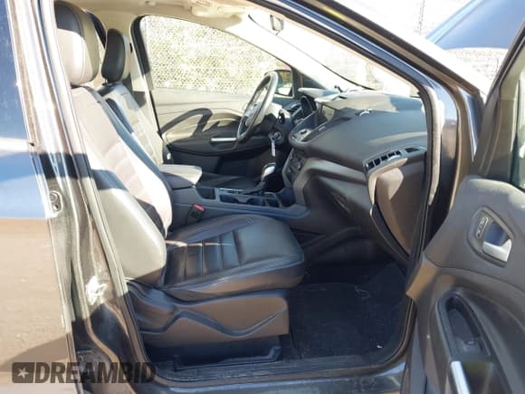 ✅ 2018 Ford Escape SEL • VIN: 1FMCU9HDXJUC13993 • Lot: 43543510. Wystawiony na IAAI z przebiegiem 115 928 mil. Bezpłatny archiwum sprzedaży aukcyjnych z USA i szczegółowy raport historii pojazdu na DreamBid. Zdjęcie 5.