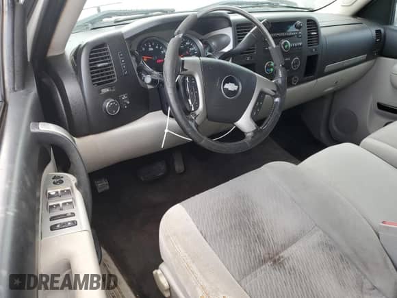 2011 Chevrolet Silverado 1500 LT z VIN 1GCRCSEA4BZ403876, wystawiony jako Copart lot #56287935 z przebiegiem 331 859 mil mil oraz Szkoda całkowita • Salvage title. Historia ofert i sprzedaży dostępna na DreamBid. Obrazek 8.