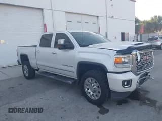 ✅ 2019 GMC Sierra 2500HD Denali • VIN: 1GT12SEY3KF240409 • Lot: 43223879. Wystawiony na IAAI z przebiegiem 191 099 mil. Bezpłatny archiwum sprzedaży aukcyjnych z USA i szczegółowy raport historii pojazdu na DreamBid. Zdjęcie 1.