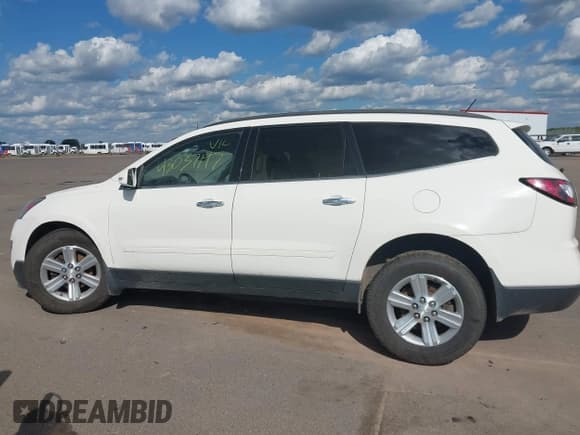 ✅ 2013 Chevrolet Traverse LT • VIN: 1GNKVJKD9DJ189724 • Lot: 43037197. Wystawiony na IAAI z przebiegiem 156 728 mil. Bezpłatny archiwum sprzedaży aukcyjnych z USA i szczegółowy raport historii pojazdu na DreamBid. Zdjęcie 15.