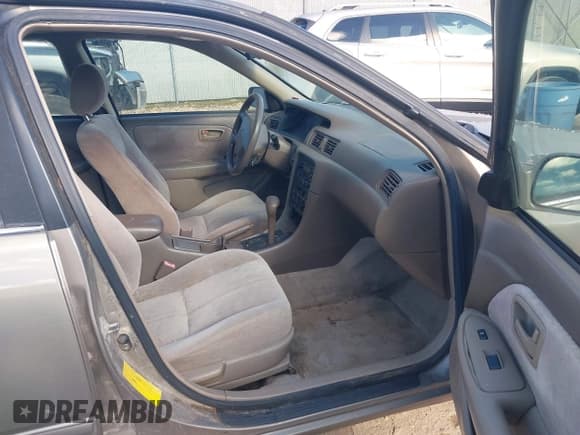✅ 1999 Toyota Camry XLE • VIN: JT2BF28K8X0185121 • Лот: 43554546. Опубликован ранее на IAAI с пробегом 280 637 миль. Бесплатный доступ к архиву аукционных продаж из США и подробный отчёт об истории автомобиля на DreamBid. Изображение 5.