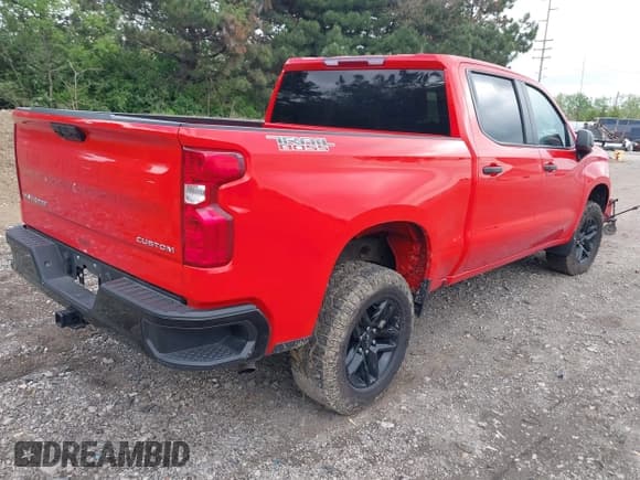 ✅ 2023 Chevrolet Silverado 1500 Custom Trail Boss • VIN: 3GCPDCEK3PG202089 • Lot: 42170434. Wystawiony na IAAI z przebiegiem 55 542 mil. Bezpłatny archiwum sprzedaży aukcyjnych z USA i szczegółowy raport historii pojazdu na DreamBid. Zdjęcie 4.