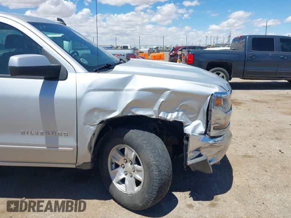 ✅ 2019 Chevrolet Silverado 1500 LT • VIN: 2GCRCPECXK1135990 • Lot: 42414230. Wystawiony na IAAI z przebiegiem 105 985 mil. Bezpłatny archiwum sprzedaży aukcyjnych z USA i szczegółowy raport historii pojazdu na DreamBid. Zdjęcie 6.
