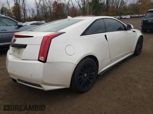 ✅ 2011 Cadillac CTS Premium • VIN: 1G6DS1ED8B0119157 • Lot: 90248765. Listed on Copart with 186,175 mi. Free auction sales archive from the USA and detailed vehicle history report at DreamBid. Image 3.