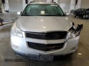 ✅ 2010 Chevrolet Traverse 2LT • VIN: 1GNLVGED3AS147090 • Lot: 81911905. Wystawiony na Copart z przebiegiem 321 133 mil. Bezpłatny archiwum sprzedaży aukcyjnych z USA i szczegółowy raport historii pojazdu na DreamBid. Zdjęcie 5.