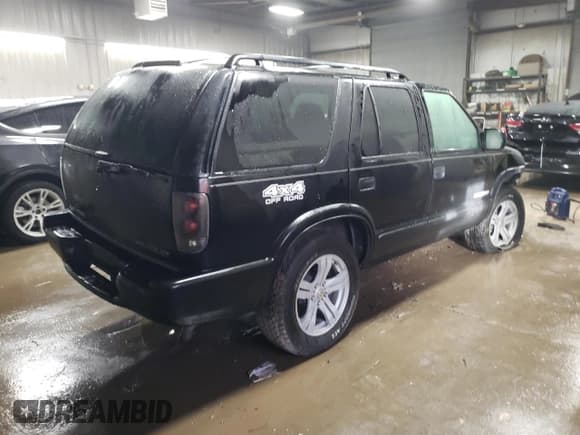 ✅ 2002 Chevrolet Blazer LS • VIN: 1GNDT13W52K196403 • Lot: 89128545. Wystawiony na Copart z przebiegiem 115 374 mil. Bezpłatny archiwum sprzedaży aukcyjnych z USA i szczegółowy raport historii pojazdu na DreamBid. Zdjęcie 3.
