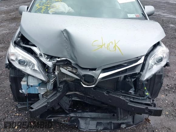 ✅ 2019 Toyota Sienna XLE • VIN: 5TDDZ3DC9KS226549 • Lot: 42143353. Listed on IAAI with 41,694 mi. Free auction sales archive from the USA and detailed vehicle history report at DreamBid. Image 10.