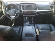 ✅ 2019 Toyota Highlander SE • VIN: 5TDKZRFH2KS574745 • Lot: 80111035. Wystawiony na Copart z przebiegiem 93 587 mil. Bezpłatny archiwum sprzedaży aukcyjnych z USA i szczegółowy raport historii pojazdu na DreamBid. Zdjęcie 8.