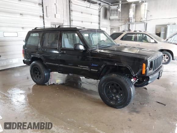 ✅ 1998 Jeep Cherokee Sport • VIN: 1J4FJ68SXWL281659 • Лот: 42208563. Опубликован ранее на IAAI с пробегом 203 992 миль. Бесплатный доступ к архиву аукционных продаж из США и подробный отчёт об истории автомобиля на DreamBid. Изображение 1.