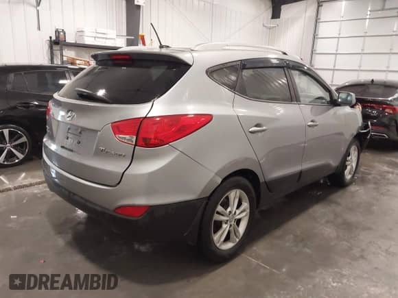 2011 Hyundai Tucson GLS z VIN KM8JU3AC7BU262415, wystawiony jako IAAI lot #43439786 z przebiegiem 88 234 mil mil oraz . Historia ofert i sprzedaży dostępna na DreamBid. Obrazek 4.