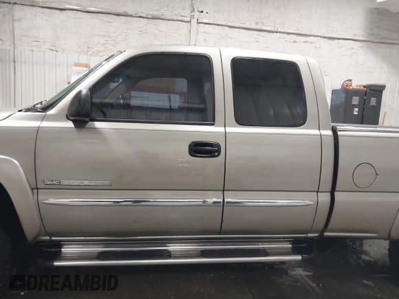 ✅ 2003 Chevrolet Silverado 2500HD LS • VIN: 1GCHK29G43E157174 • Lot: 41839189. Wystawiony na IAAI z przebiegiem 179 860 mil. Bezpłatny archiwum sprzedaży aukcyjnych z USA i szczegółowy raport historii pojazdu na DreamBid. Zdjęcie 14.