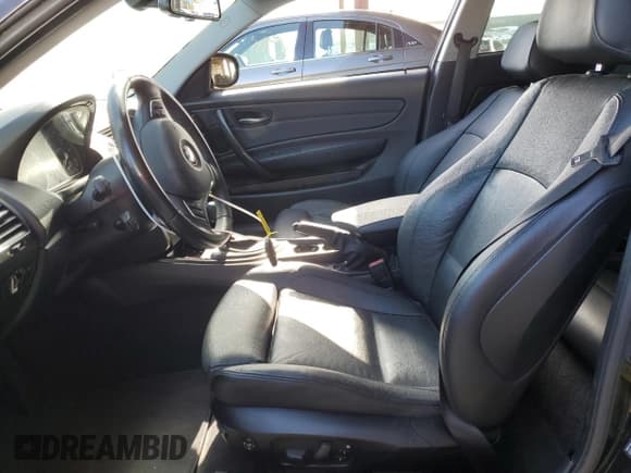 ✅ 2012 BMW 1 Series 128i • VIN: WBAUP9C55CVS94136 • Лот: 57477895. Опубликован ранее на Copart с пробегом 131 115 миль. Бесплатный доступ к архиву аукционных продаж из США и подробный отчёт об истории автомобиля на DreamBid. Изображение 7.