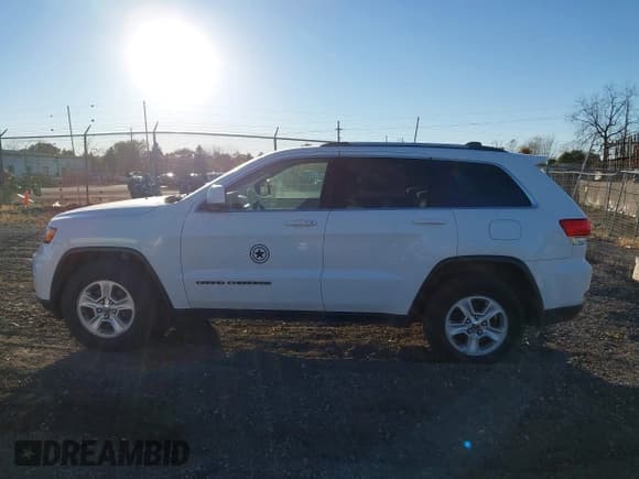 ✅ 2017 Jeep Grand Cherokee Laredo • VIN: 1C4RJFAG6HC646088 • Lot: 43618466. Wystawiony na IAAI z przebiegiem 217 170 mil. Bezpłatny archiwum sprzedaży aukcyjnych z USA i szczegółowy raport historii pojazdu na DreamBid. Zdjęcie 14.