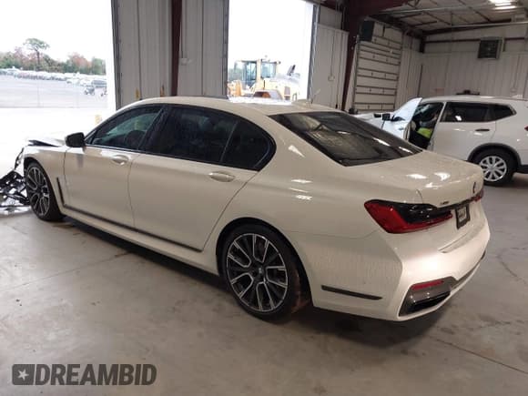 ✅ 2022 BMW 7 Series 750i xDrive • VIN: WBA7U2C02NCG79415 • Lot: 41394743. Listed on IAAI with 31,839 mi. Free auction sales archive from the USA and detailed vehicle history report at DreamBid. Image 3.