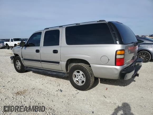 ✅ 2004 Chevrolet Suburban LS • VIN: 3GNEC16Z94G327398 • Lot: 88210895. Wystawiony na Copart z przebiegiem 254 365 mil. Bezpłatny archiwum sprzedaży aukcyjnych z USA i szczegółowy raport historii pojazdu na DreamBid. Zdjęcie 2.