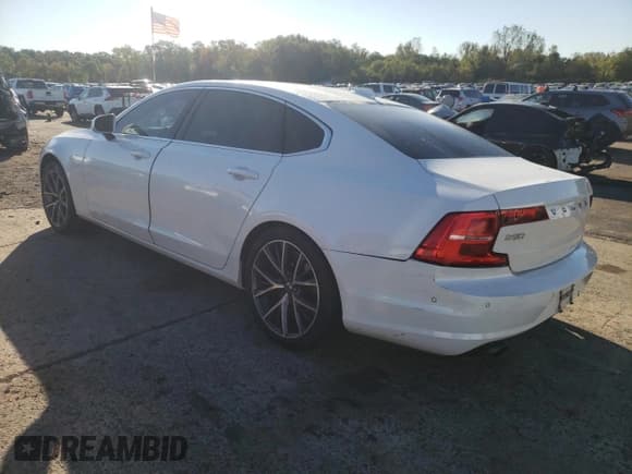 ✅ 2018 Volvo S90 Momentum • VIN: LVY982MK7JP032050 • Лот: 84062875. Опубликован ранее на Copart с пробегом 142 785 миль. Бесплатный доступ к архиву аукционных продаж из США и подробный отчёт об истории автомобиля на DreamBid. Изображение 2.