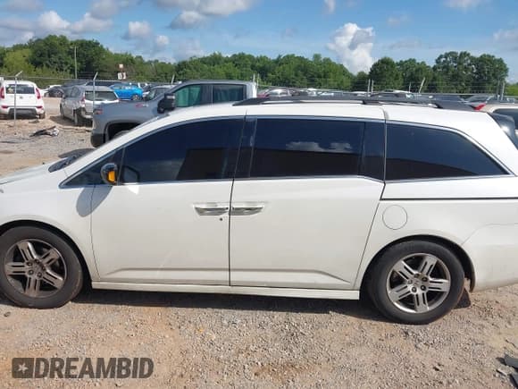 ✅ 2013 Honda Odyssey Touring • VIN: 5FNRL5H97DB012667 • Lot: 42754906. Listed on IAAI with 212,445 mi. Free auction sales archive from the USA and detailed vehicle history report at DreamBid. Image 14.